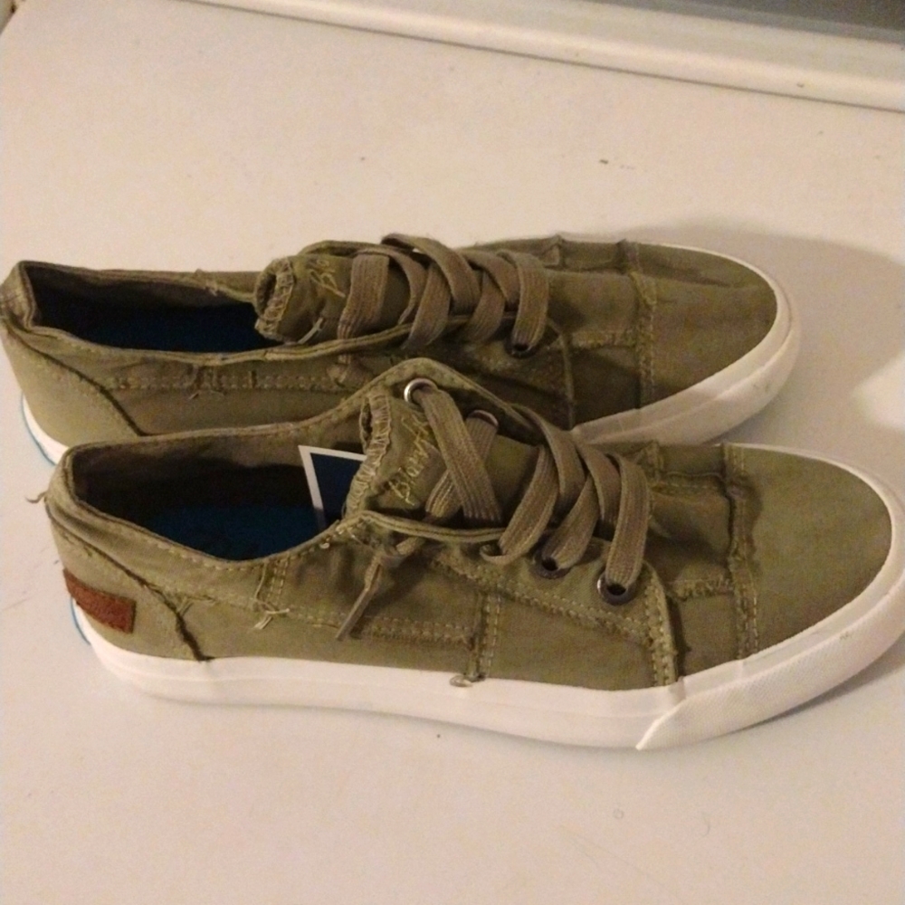 Brand New Slip on blowfish size 8.5 army green sneakers